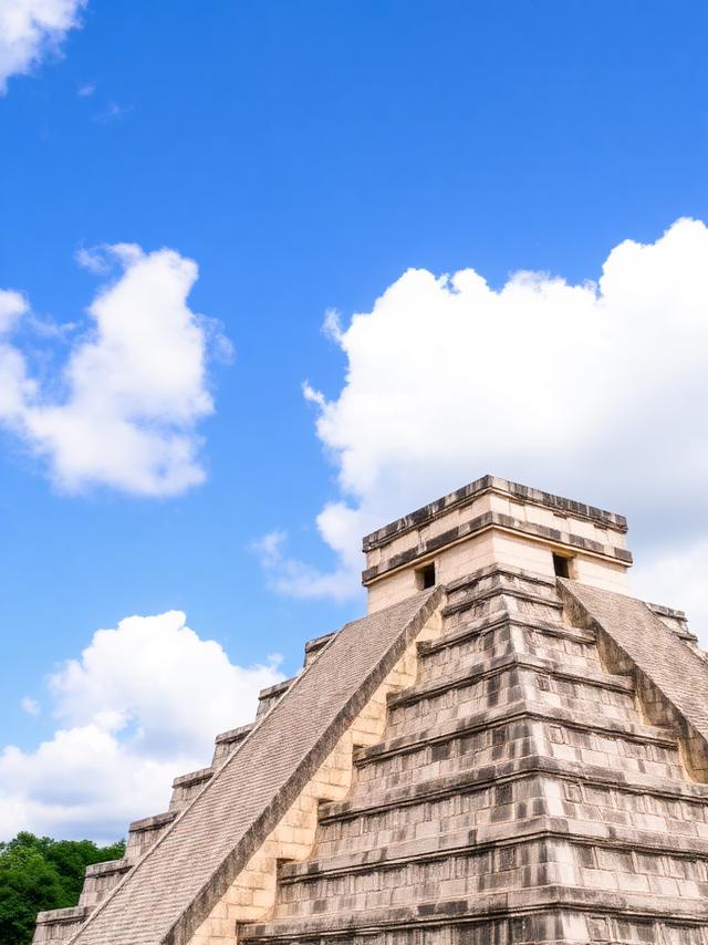 Chichén Itzá, Mexico — ancient Mayan Wonder visited by Alejandro